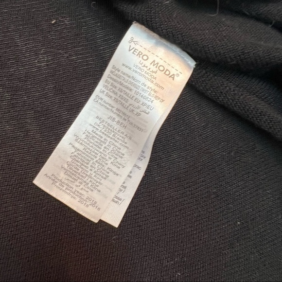 one Fashion by Vero Moda Twist Front Black Tunic Top Size XS - Picture 9 of 10